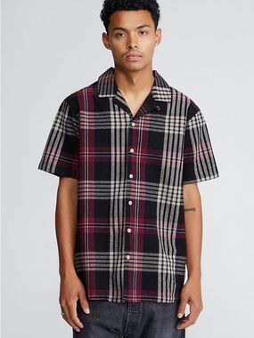 NWOT PacSun Short-Sleeve Plaid Button-Down Shirt in Black & Red Burgundy size M